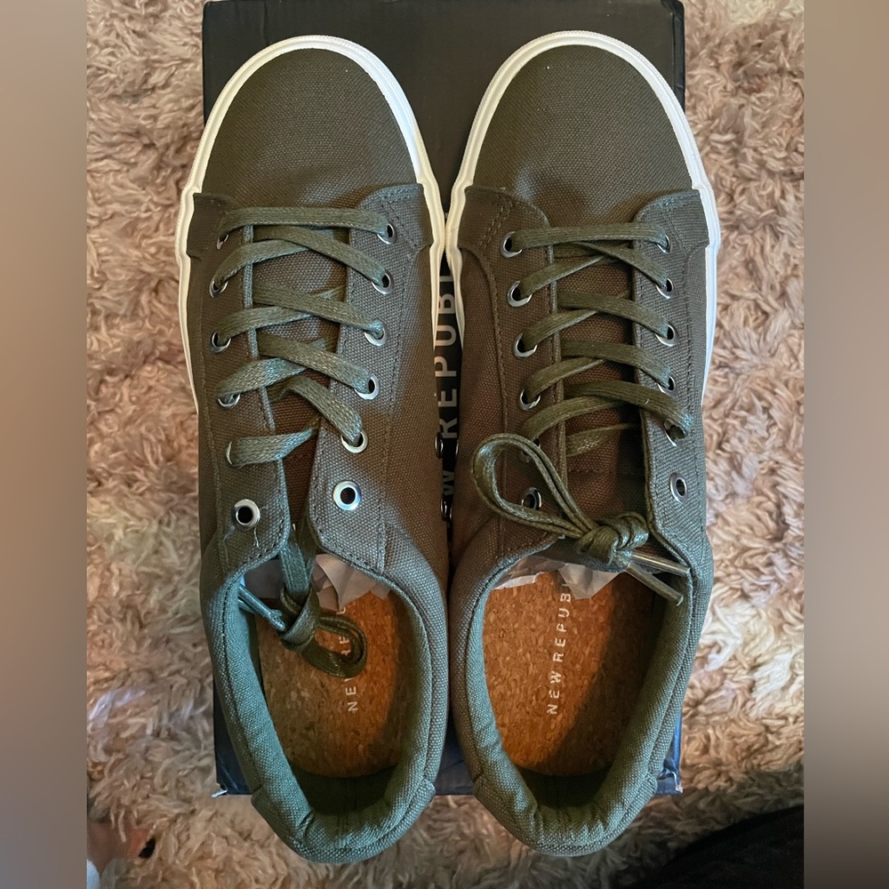 New Republic Mens Olive Army Green Canvas Sneakers size  10